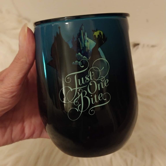 🍏FIRM! NWT DISNEY PARKS X CORKCICLE EVIL QUEEN JUST ONE BITE TUMBLER - Picture 7 of 7